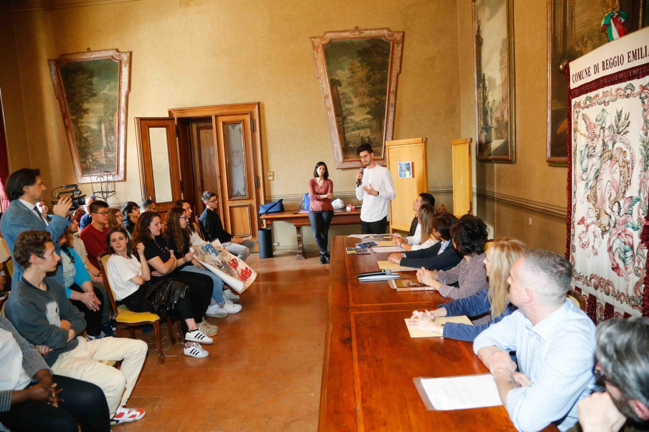 Lotta alle mafie, gli studenti della Filippo Re a Palermo Manuela Marchetti Lotta alle mafie, gli studenti della Filippo Re a Palermo Manuela Marchetti